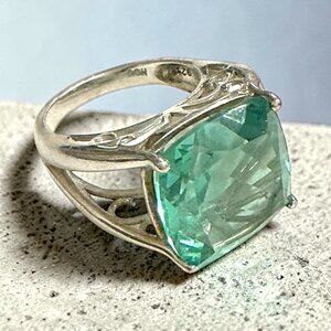 Vintage Sterling Silver Ring With Large Green Stone Signed 925 HOU Size 6 Grams